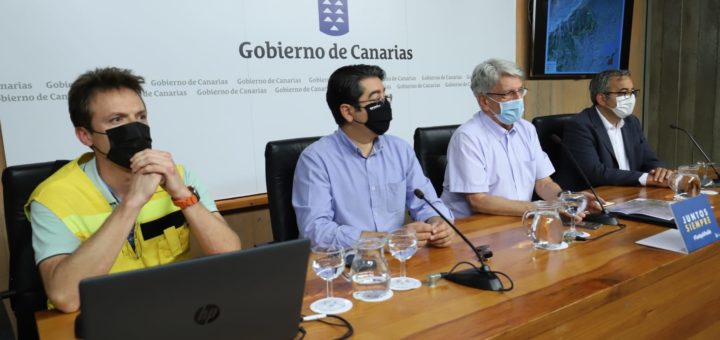lalagunaahora's tweet photo. El esfuerzo del operativo de extinción consigue contener el incendio dentro del municipio de Arico https://t.co/FtGDawJ5Yt https://t.co/APxkBGDfqU