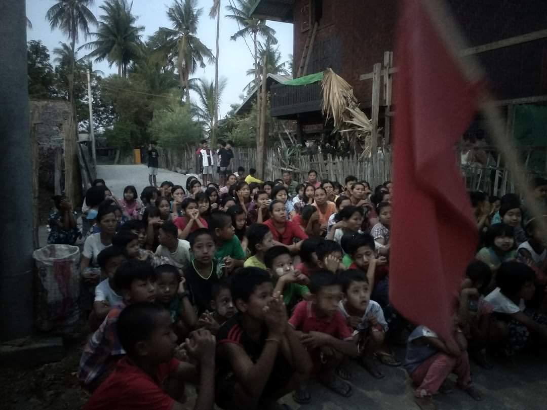 EiMonHtwe12's tweet photo. Villagers of Beinnwechaung, Yinmabin staged a protest to abolish the military dictator.  #WhatsHappeningInMyanmar  #May22Coup  #NoFlyZoneInMyanmar https://t.co/liL8o5IbKS