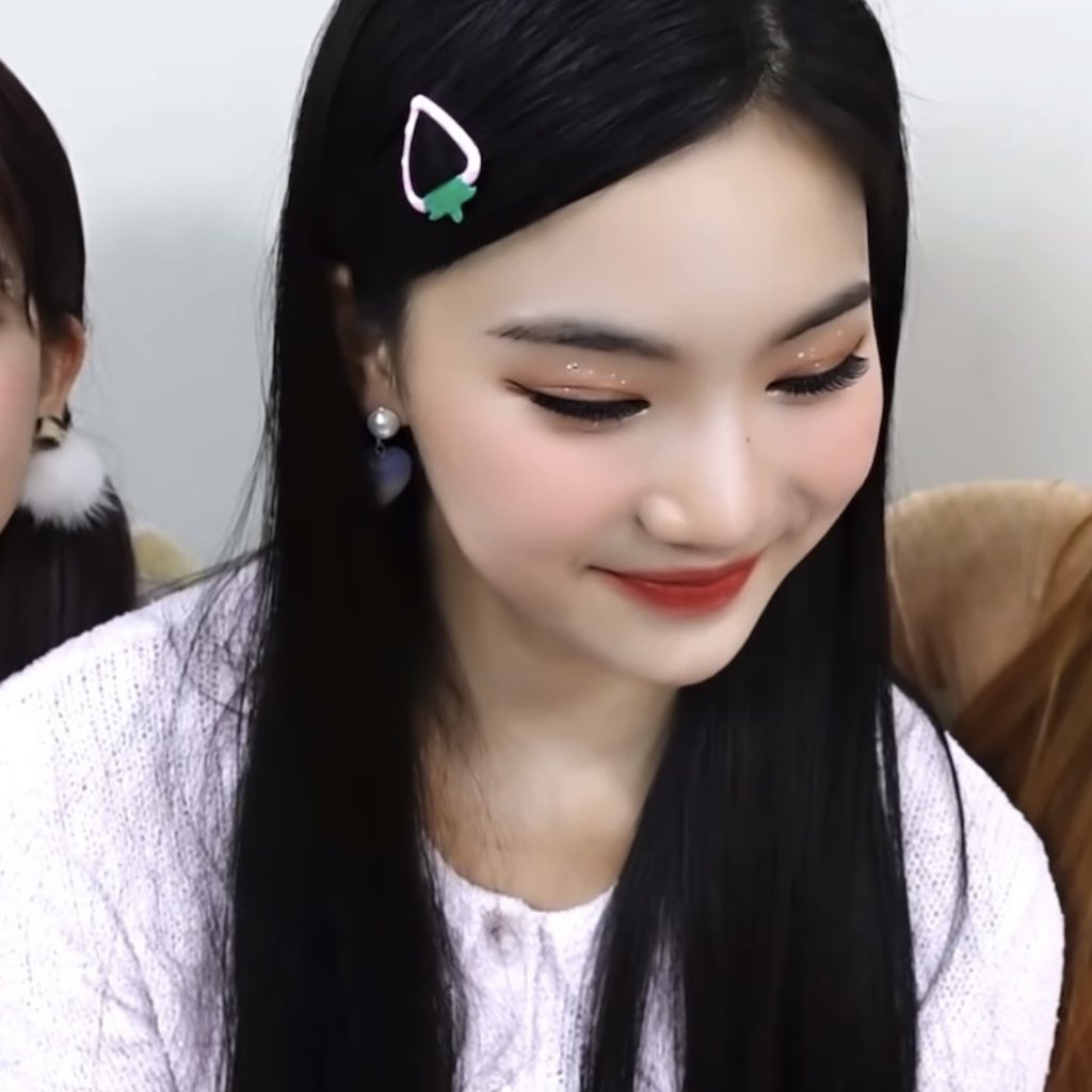 STAYClSSA's tweet photo. 나는 부끄러워 통통한 뺨 https://t.co/3QnbzKz5J1