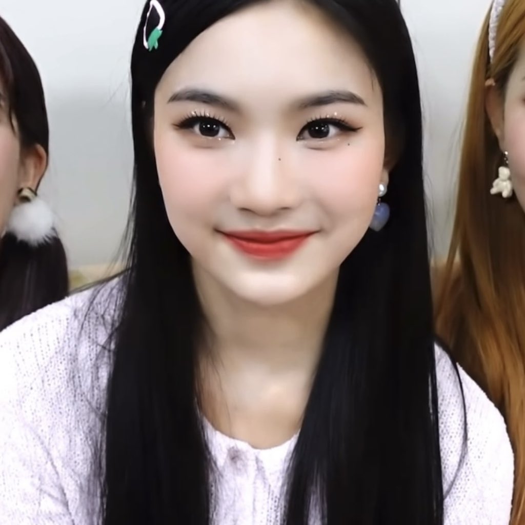 STAYClSSA's tweet photo. 나는 부끄러워 통통한 뺨 https://t.co/3QnbzKz5J1