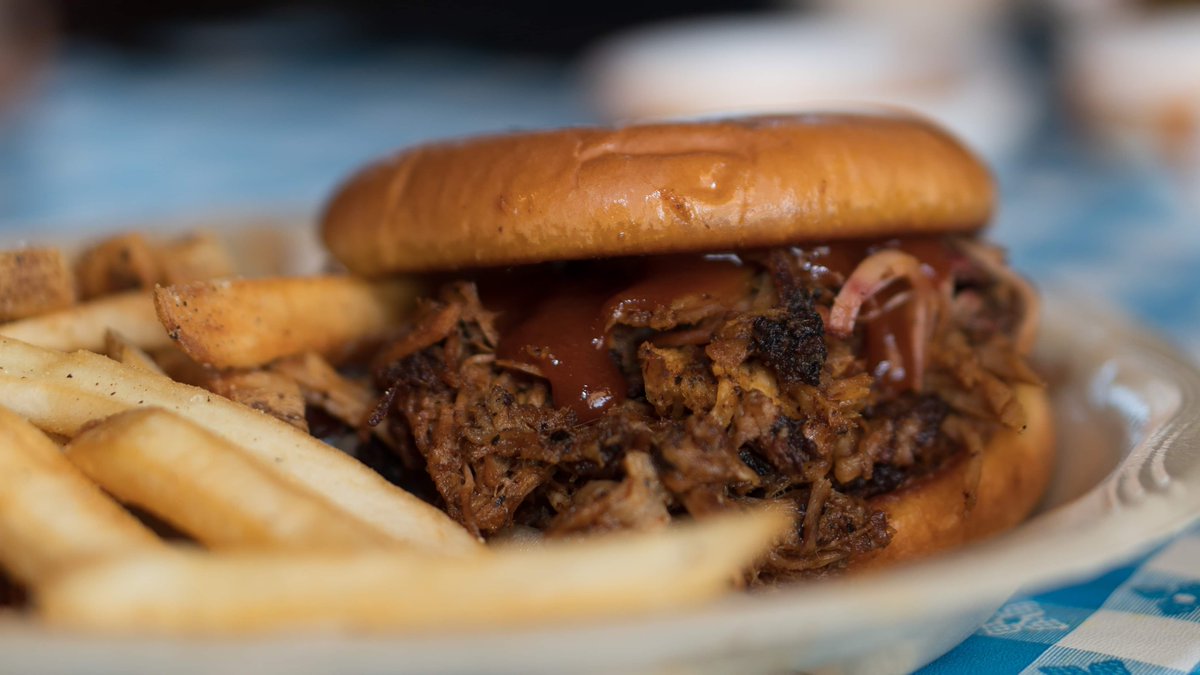 gradysbarbecue's tweet image. Smoked, pulled and covered in BBQ sauce!🐷🔥 Can't go wrong with a pulled pork sandwich!
(📷: @210culturesa)