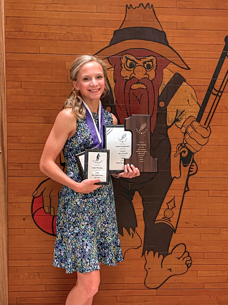 Athletic Banquet 2021! 
Blessed to receive all state in track, state champion 400 &amp; 200, meet of champ 400, all conference 100m hurdles &amp; PV, all conference second team in basketball &amp; volleyball💜
Thankful for my coaches, family, friends, &amp; school district for supporting me!