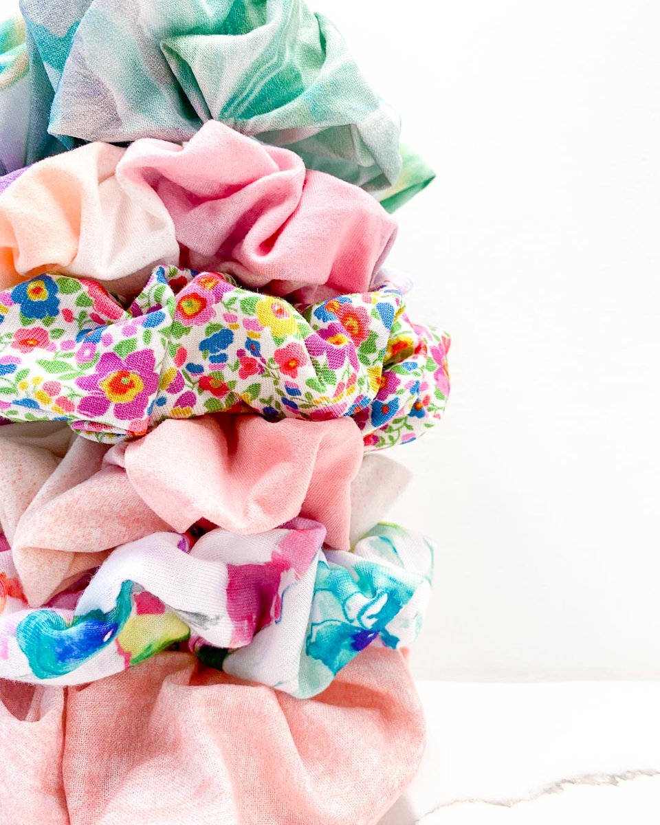 We've almost sold out of our spring scrunchies, so you know what that means? 

Summer Scrunchies! ☀️