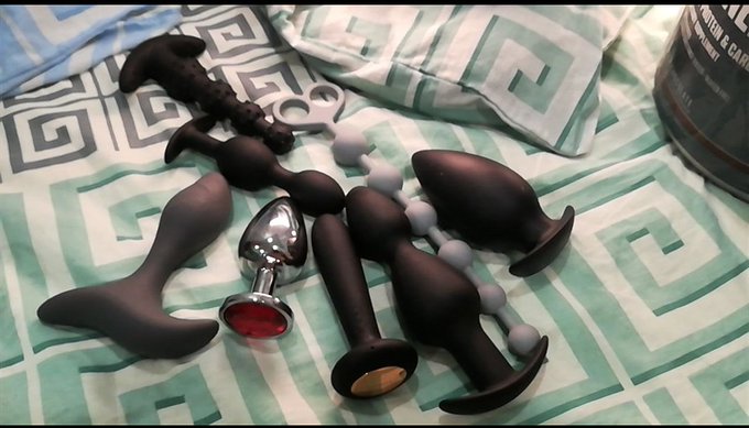 some of my anal toys #analplug #toy #buttPlugg anal pleasure?? https://t.co/KE2VHnTvDh