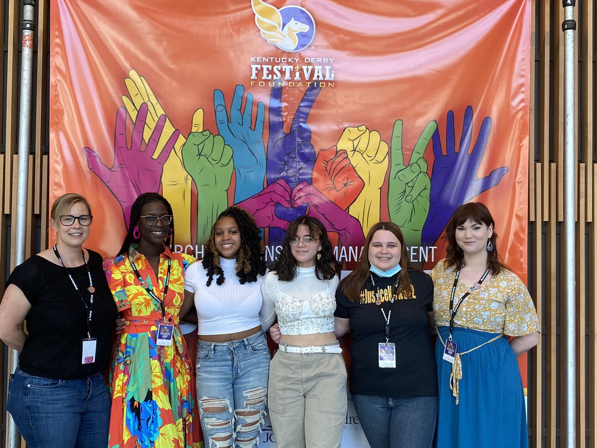 msjmoore8's tweet photo. Having a great time at the #JusticeFest with our student leaders 💗 @SHSOurHouse @JCPSKY @JusticeNow502 #JusticeExpress @atticascott4ky @KyDerbyFestival https://t.co/3Q8nkGoKp5