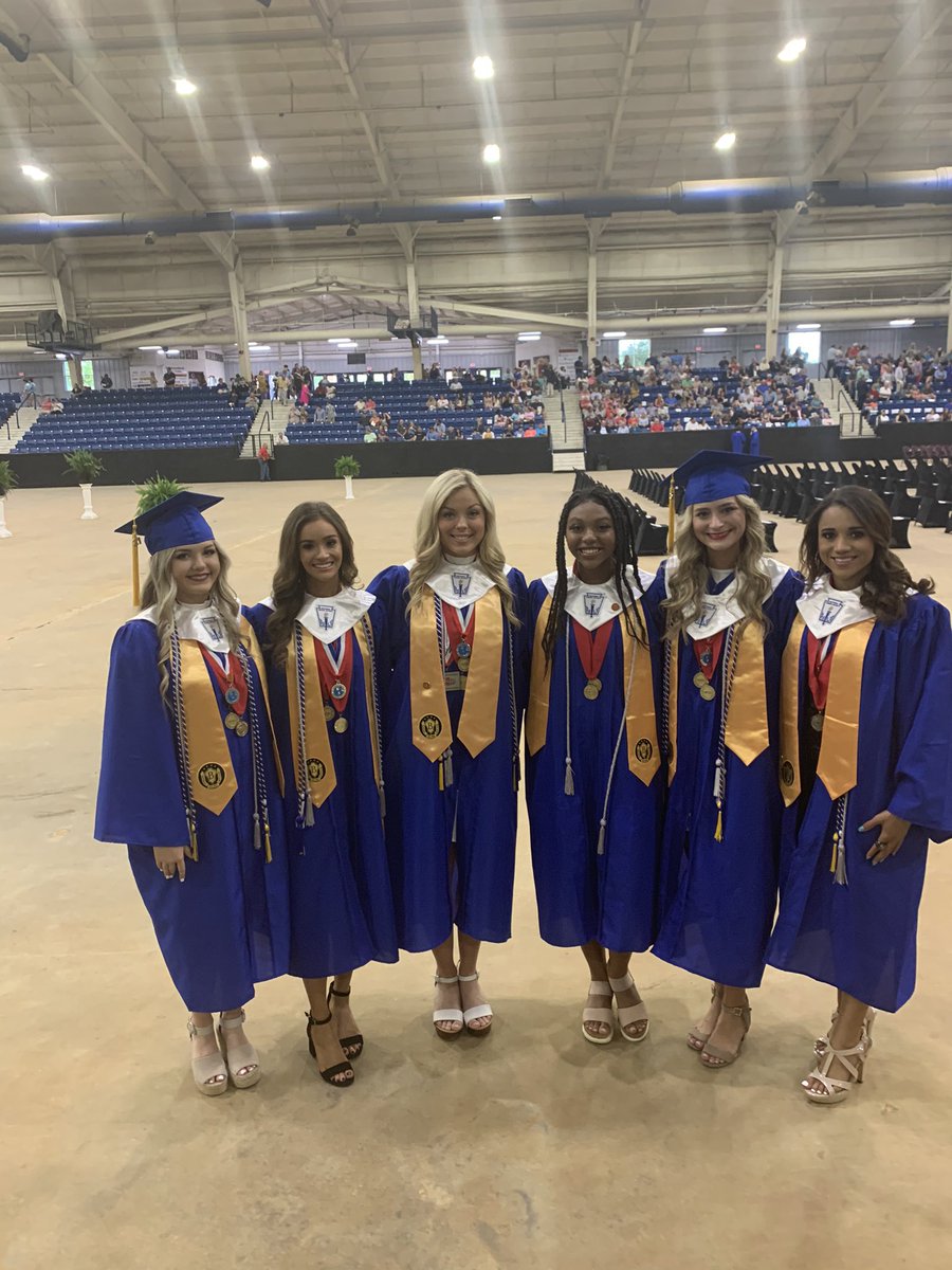 Aunt_BButler's tweet photo. And now we have a new group of Seniors on the same chase.....💍(missing Sophie and EM) #tccheer #StateChamps2020 #StateChamps2018 #NationalRanking7and10 #LotsOfHardware @UCAupdates @TCCheer_bd @misshsaa https://t.co/iEGI6IrdWT