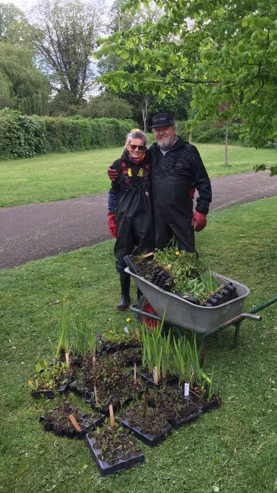GrahamFryatt's tweet photo. Great fun today with @KarenServadei planting wildflower bog plant plugs (try saying that quickly!!) as part of the @SE_Rivers_Trust + #dartfordboroughcouncil #rewilding , cleaning and re-construction works to the #RiverDarent in #CentralParkDartford @welovedartford #welovewaders https://t.co/0zS656UIZV