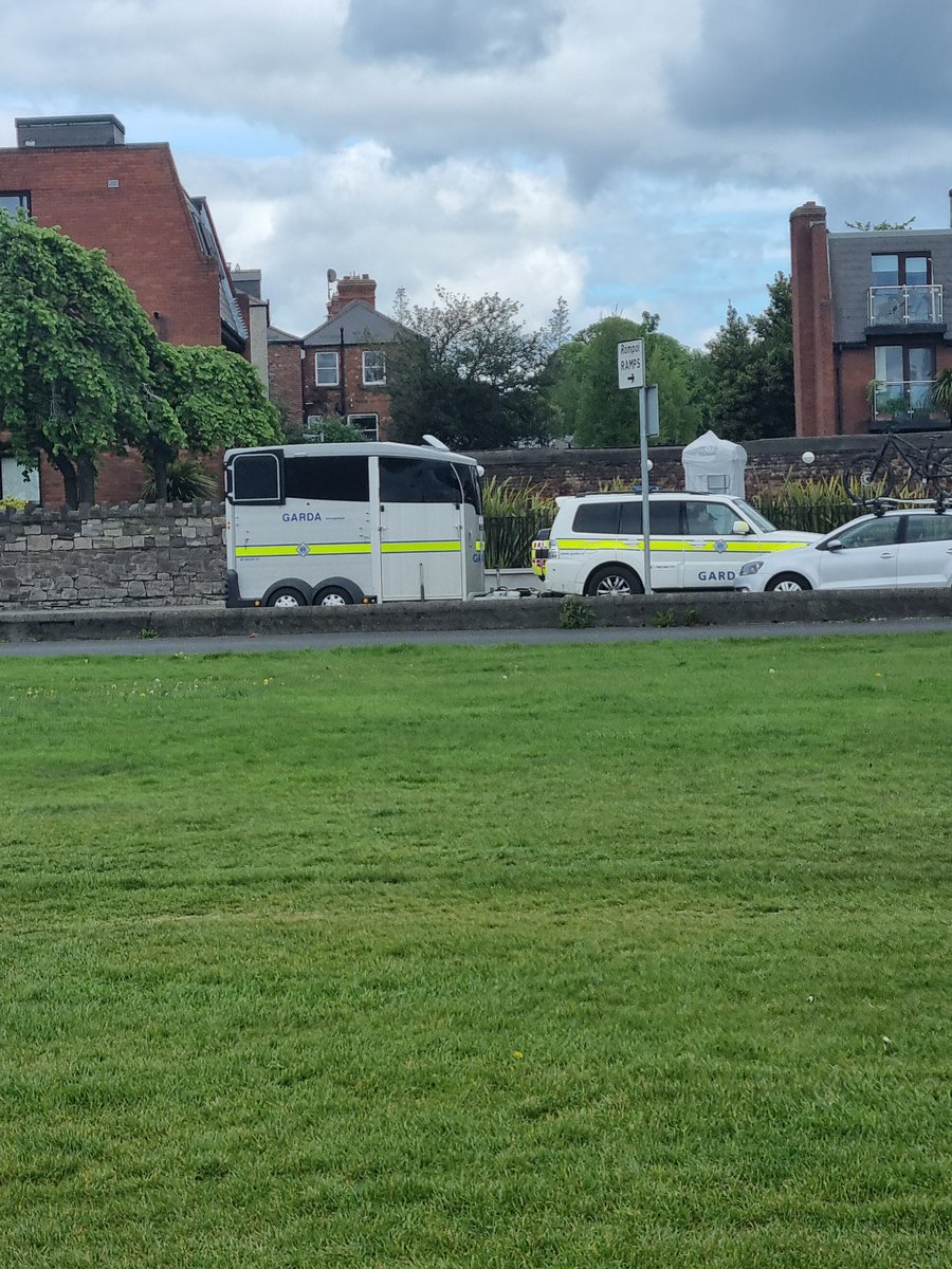 FitzFitzharris's tweet photo. Gardai opening a coffee shop https://t.co/xTETFAmwH0