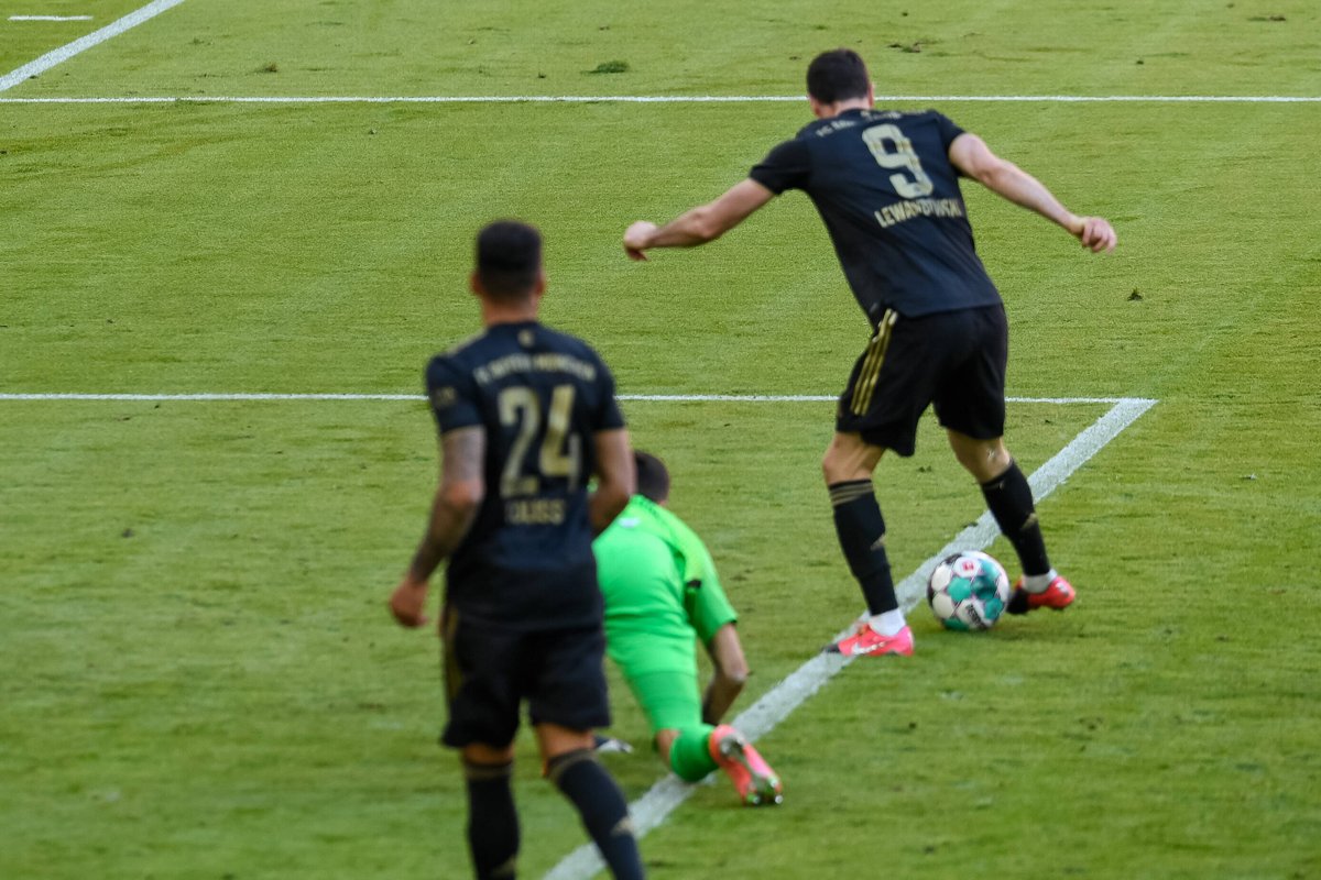 ⚽ Robert Lewandowskis 41. Bundesliga-Tor in der Saison 20/21

📖 Ein Thread für die Geschichtsbücher. 

#LewanGO41ski #FCBayern