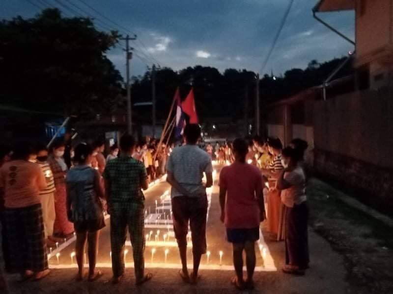 EiMonHtwe12's tweet photo. Night strike of Hpakant’s Mashikataung residents against military dictatorship. #WhatsHappeningInMyanmar  #May22Coup  #NoFlyZoneInMyanmar https://t.co/IH1fQQFLjC