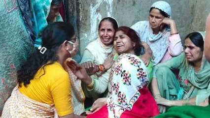 tarifkhan572000's tweet photo. See the face of faisal's family 
Who  is resposible for this murder #फैसल_को_इंसाफ_दो https://t.co/b9bRX13GHZ