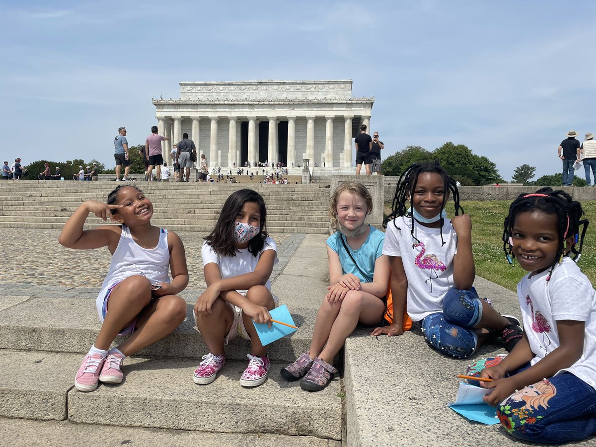 HeyHeyMsA's tweet photo. Our last unit came to life visiting the National Mall this morning! Many @Powellelem panthers filled up their passports with lots of monuments! @Powell2ndGrade @raquelmaya https://t.co/QyNvQMVnko