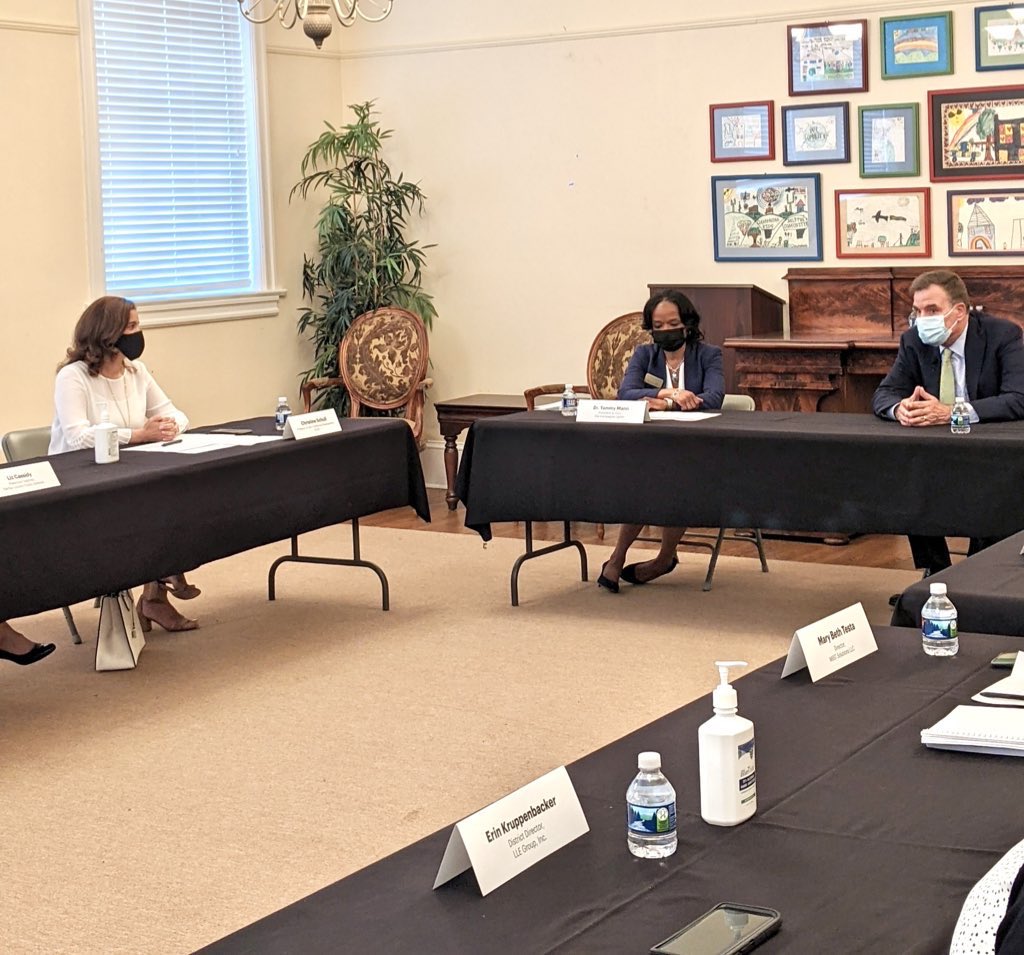 NOVAcommcollege's tweet image. Yesterday US Senator @MarkWarner, Campagna CEO, Tammy Mann, NOVA prof Christine Schull, #NOVA student Nicole Lazarte &amp;amp; other Community leaders talked on early childhood dev education resources.