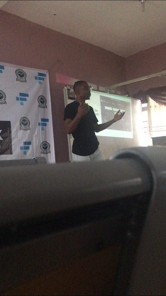 clareuche's tweet photo. A dive into the blockchain industry brought to you by FTX🤝
#FTX 
#FTXFUTO
#Cryptosaturdays https://t.co/AD1SxjjzO0