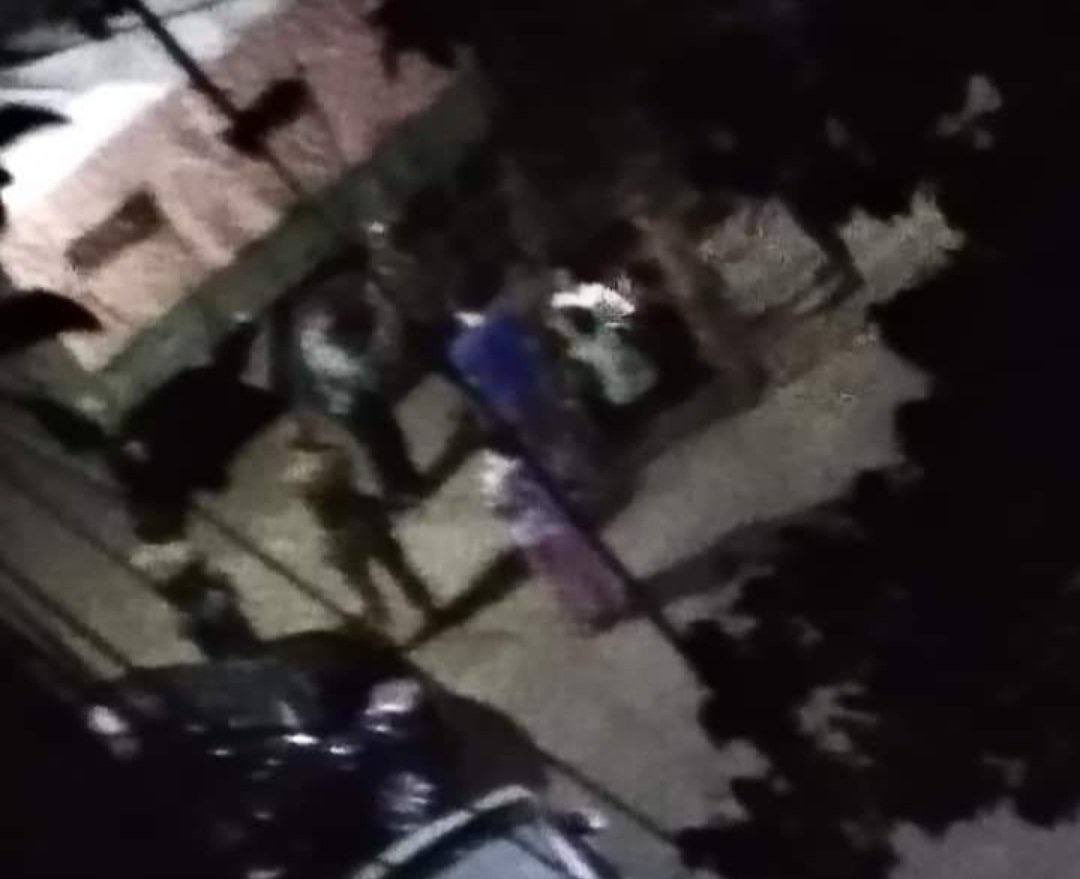 EiMonHtwe12's tweet photo. According to the locals, a young man was brutally beaten and abducted by Terrorists Junta at the corner of Aung MingalarTaungNyunt Road in Tamwe, Yangon. Facts were not known yet. #WhatsHappeningInMyanmar  #May22Coup  #NoFlyZoneInMyanmar https://t.co/gQINCznY4E