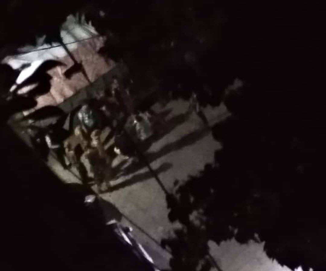 EiMonHtwe12's tweet photo. According to the locals, a young man was brutally beaten and abducted by Terrorists Junta at the corner of Aung MingalarTaungNyunt Road in Tamwe, Yangon. Facts were not known yet. #WhatsHappeningInMyanmar  #May22Coup  #NoFlyZoneInMyanmar https://t.co/gQINCznY4E