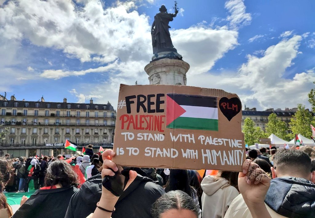 Deputee_Obono's tweet photo. 🇵🇸 Du monde, de la détermination et une solidarité sans faille avec le peuple palestinien cet après-midi à Paris. La France doit cesser de s'aligner sur la position étatsunienne de soutien à la politique coloniale d'Israël et défendre le respect du droit international.
#Palestine https://t.co/DG9n0ZyRoM
