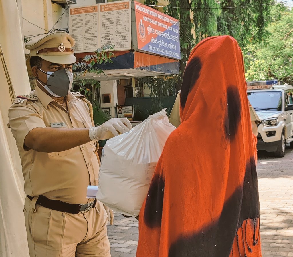 prems_negi's tweet photo. T003. Some time, some small things even matter a lot. With the help of NGO 'Anything will do' distribution of dry ration to needy people in SLC.
#DilKiPoliceDelhiPolice
@CPDelhi
@DCPSEastDelhi https://t.co/PEgMhsAX2m