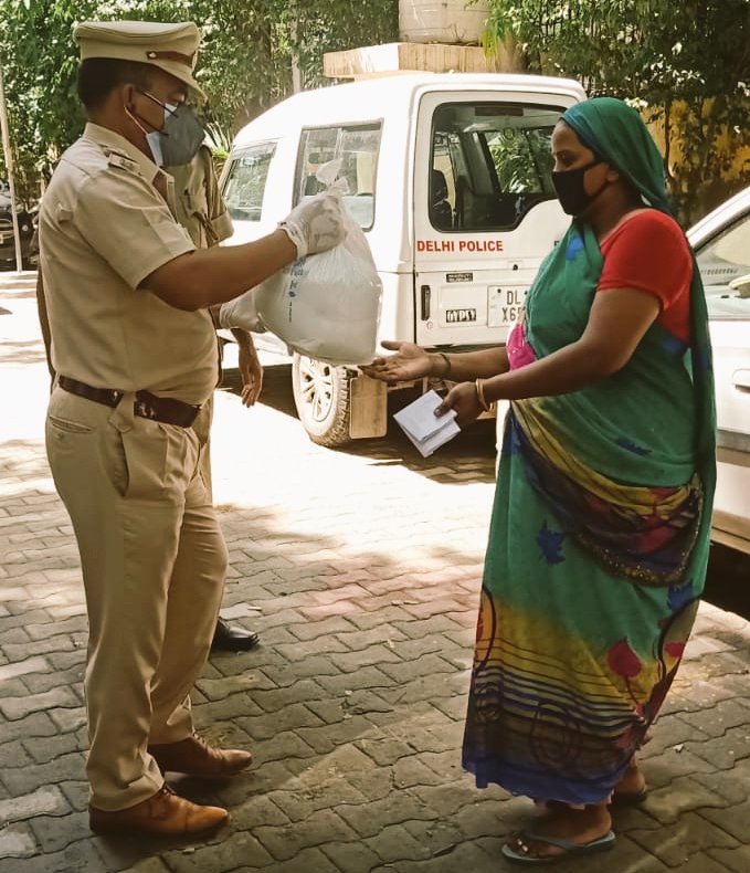 prems_negi's tweet photo. T003. Some time, some small things even matter a lot. With the help of NGO 'Anything will do' distribution of dry ration to needy people in SLC.
#DilKiPoliceDelhiPolice
@CPDelhi
@DCPSEastDelhi https://t.co/PEgMhsAX2m
