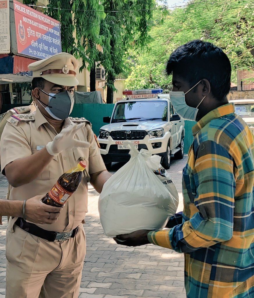 prems_negi's tweet photo. T003. Some time, some small things even matter a lot. With the help of NGO 'Anything will do' distribution of dry ration to needy people in SLC.
#DilKiPoliceDelhiPolice
@CPDelhi
@DCPSEastDelhi https://t.co/PEgMhsAX2m