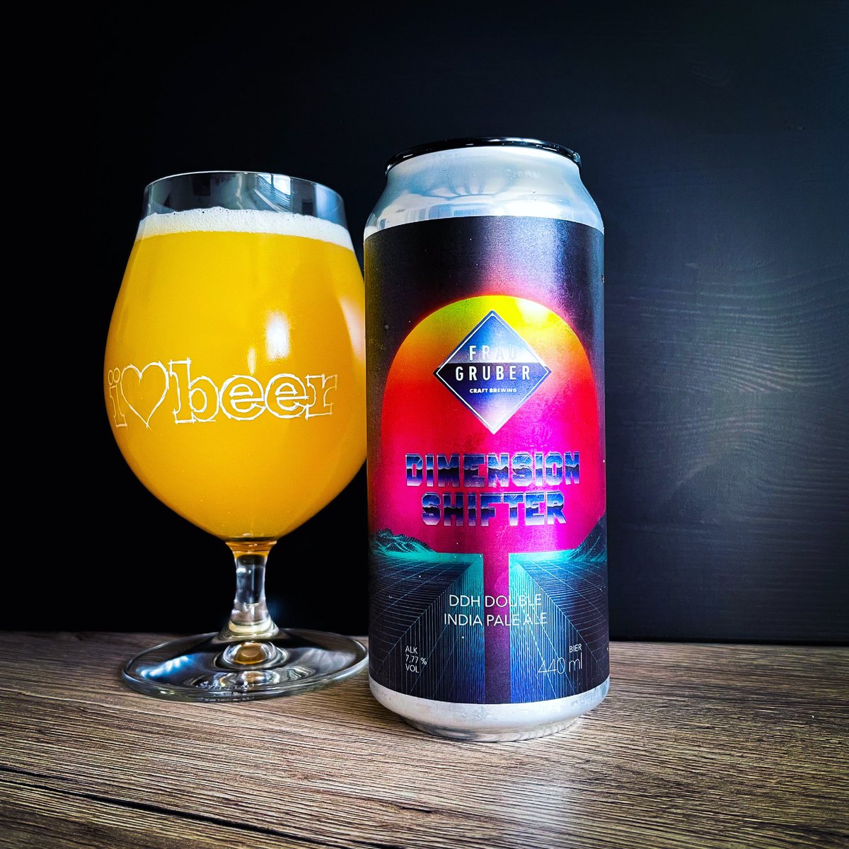 IBeerdrinker's tweet photo. FrauGruber, birrificio tedesco, ha prodotto questa DDH Double IPA (7.7%) che alla vista promette molto bene ma al palato si rivela dolce, di difficile beva e con l’alcol molto (troppo) evidenziato. Note caratteristiche: pesca, mango e papaia.

#birra #birraartigianale #beer #IPA https://t.co/qQk9EEmtm9