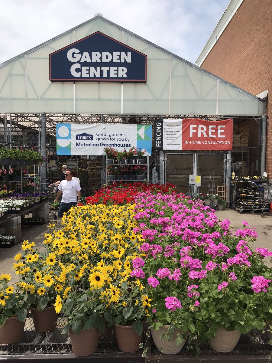 Holmdel, NJ 1035 is ready for the weekend! Stop in for all your #annual #perennial #tropical and #shrub needs! @PlantPartners
