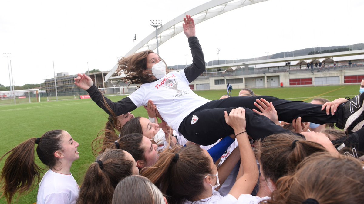 AthleticClubFem's tweet photo. 🔴⚪ El #AthleticClubFem C logra el ascenso a 1ª Nacional tras vencer esta tarde al @Bizkerreft por 2 goles a 0 y proclamarse campeonas de Liga Vasca. 

Euskal Ligako emakumezkoen taldeak igoera lortu du‼️

🎉 ZORIONAK TXAPELDUNAK!!

#AthleticLezama 🦁 https://t.co/fknrbmTe5b