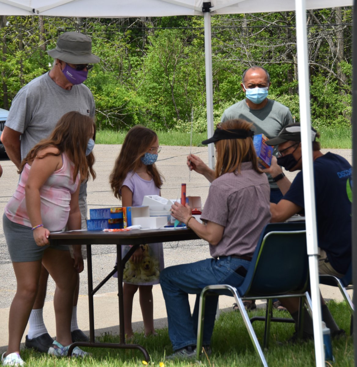 KopernikObserv's tweet photo. We only scheduled 6 rocket launches per hour, but we will still launch over 100 rockets today - thank you to all who are participating this year. #rocketlaunch #rocketFest #kopernikobservatory #familyfun https://t.co/zFQY66CEmD