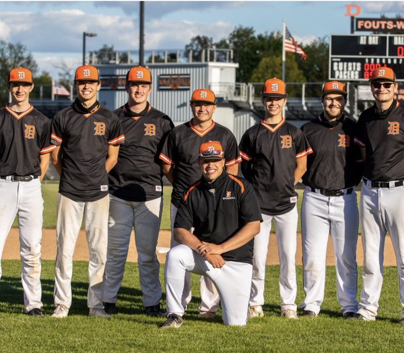Hayes_bsbl's tweet photo. Congrats to this great group of young men on their graduation today! Continue to be an inspiration to all and always strive to be the best. You will be missed! #proudcoach #RTH https://t.co/l8Nkhkm6e7