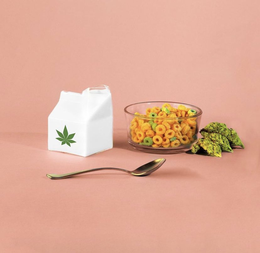 PuhfCbd's tweet photo. It’s a perfect day for some cereal after smoking some #cbdflower don’t you think? 😋 #cbd #BlackOwned #BlackOwnedBusiness #smokeit #SaturdayVibes #cbdproducts https://t.co/PjZZo6umUs