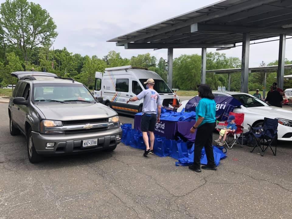 kathywisnewski's tweet photo. National Grid supporting our Veterans at the 2nd Annual Suffolk County Veterans Stand Down with General Needs which provides necessary resources to our Nation’s Heroes. Suffolk County Executive Steve Bellone joined the team #GridGivesBack @nationalgridus @SteveBellone https://t.co/cFcS2XiMPd