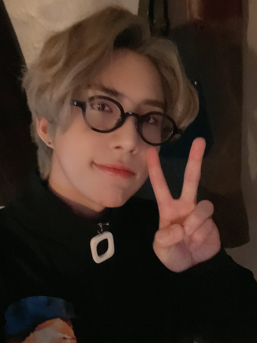 AceChoiceTurkey's tweet photo. @official_ACE7 [Tr/210522]

"[#ACE_WOW] 🤖

Hava bugün güzel 🥰
Lezzetli bir akşam yemeği yiyin ve bastırın ❤️

#☺️ㅔ이스 #초이스 #CH🔥İCE #ACE"

Cr:acetranslation https://t.co/bkl0fB3oTg