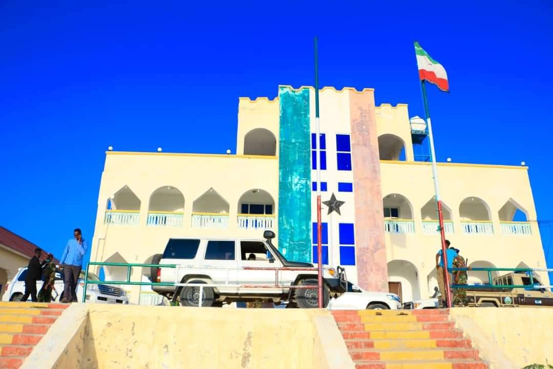 VPsomaliland's tweet photo. Waxaan safar shaqo ku gaadhay Gobalka Awdal, safarkan oo aan ku mari doono degmooyinka Gobolka Awdal iyo Selel ayaa ujeedadiisu tahay diyaar garowga iyo derder galinta doorashooyinka isku sidkan ee golayaasha Wakiilada iyo deegaanka. https://t.co/4V5Tgs6p2c