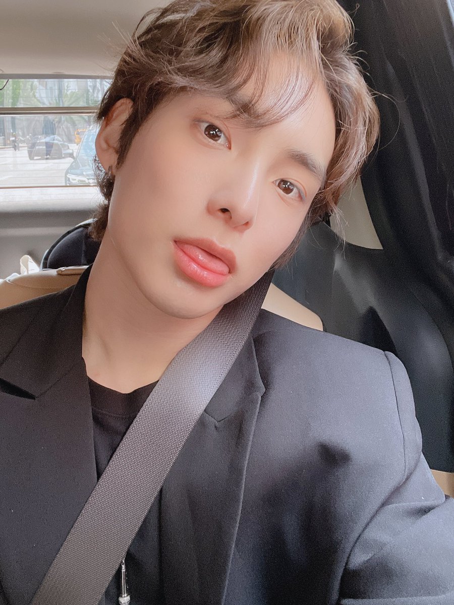 AceChoiceTurkey's tweet photo. @official_ACE7 [Tr/210522]

"[#ACE_JUN]
Choiler sayesinde bugün mutlu bir gün geçirdim, teşekkür ederim 🙏🏻💕.💕
#ACE #에이스 #CHOICE #초이스"

Cr:acetranslation https://t.co/QJgZ2UJw0M