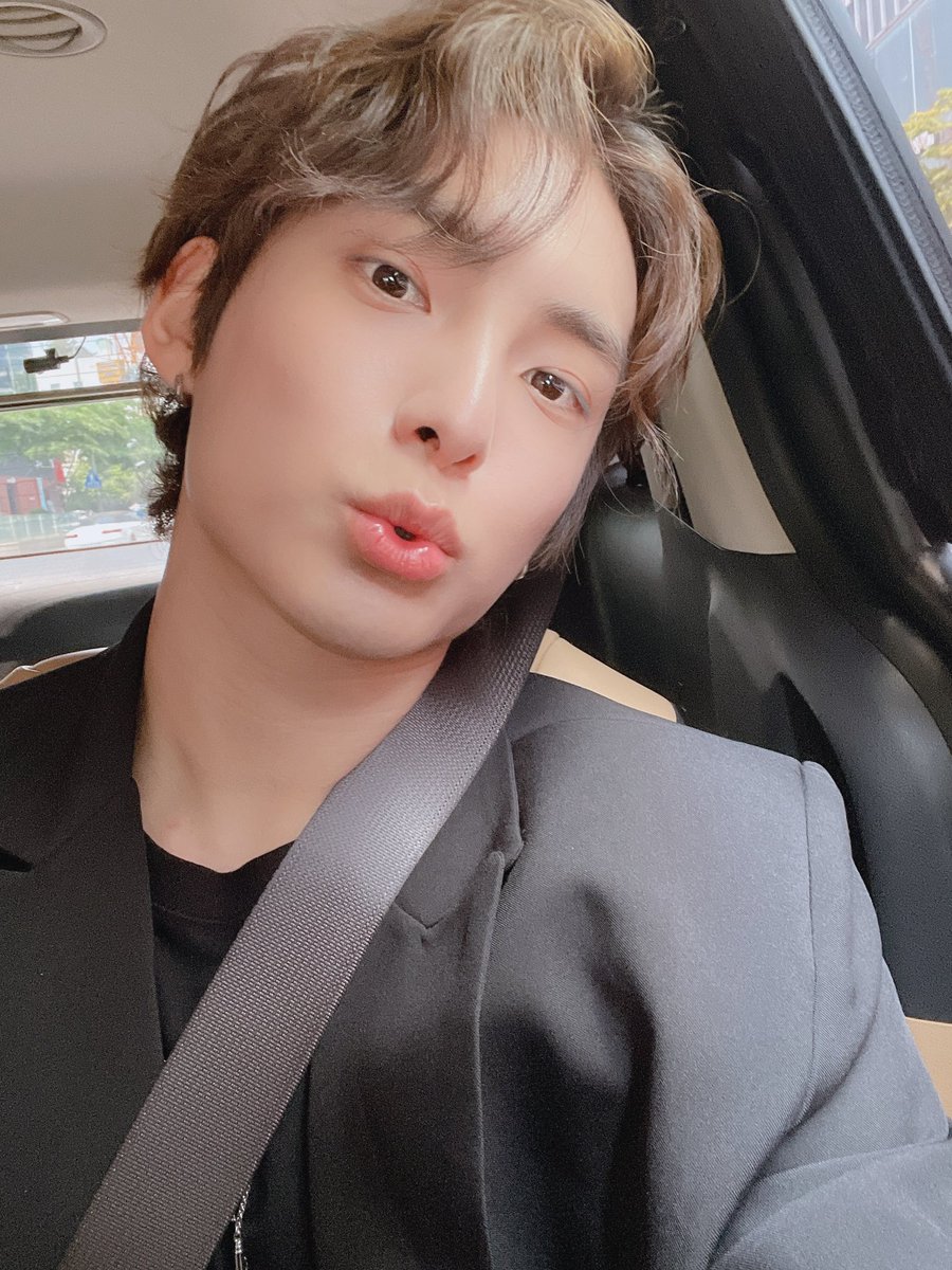 AceChoiceTurkey's tweet photo. @official_ACE7 [Tr/210522]

"[#ACE_JUN]
Choiler sayesinde bugün mutlu bir gün geçirdim, teşekkür ederim 🙏🏻💕.💕
#ACE #에이스 #CHOICE #초이스"

Cr:acetranslation https://t.co/QJgZ2UJw0M