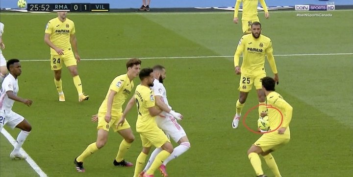 realmadridnote's tweet photo. Otra mano no pitada ❌
Si favorece al Madrid, no se pita ❌

La Liga de Tebas https://t.co/edPDh74NXH