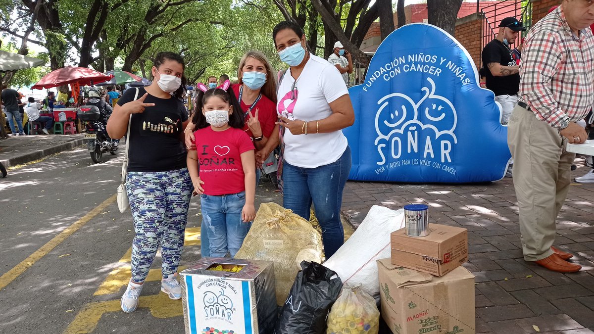 ese_huem's tweet photo. #AEstaHora se realiza la mini tapatón de fundación @sonarcancer en la entrada del HUEM.
Esta actividad inició a las 9 am y va hasta las 5:00 p.m.
Los invitamos a acercarse a nuestra ESE para donar tapas y botellas de plástico, además de otros materiales reciclables como cartón https://t.co/rlsjWX9f7w