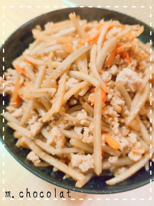 最近作ったショコラご飯 鶏挽き肉入りのきんぴらと大葉バターの鶏肉ソテー作った♡ 美味しかったです、とても。笑 https://t.co/0blvK6JOOD