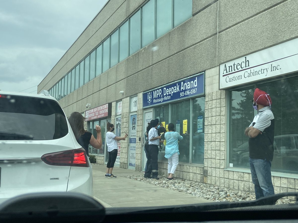 FAPareja's tweet photo. Our tour of poor prov’l reps in Peel – via the @SavePeel Car Caravan – ends at the office of Miss–Malton #PCPO MPP @DeepakAnandMPP who, together w @SandhuAmarjot1, @PrabSarkaria, @FordNation & all Con MPPs have *FAILED* the ppl of Peel during a global pandemic. #SavePeel #ETFO https://t.co/WmCzr94Oaj