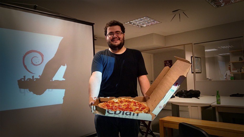 guy who bought pizza with bitcoin guy who bought pizza with bitcoin