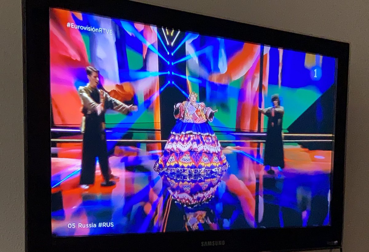 sxnsoles's tweet photo. A mi me recuerda a una roomba qué queréis que os diga #Eurovision2021 https://t.co/ZTerFHIJvU