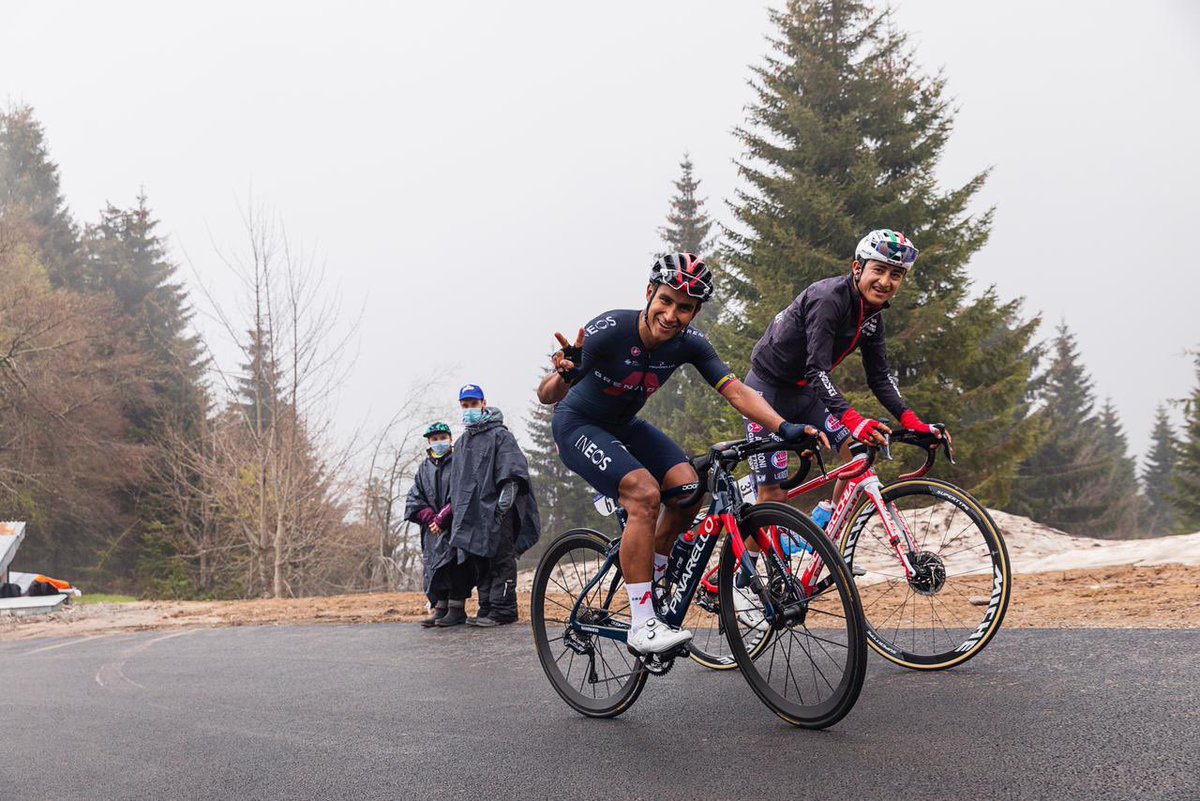 Hay famoso Zoncolan que dolor de piernas me dejaste 💀💀. Lo bueno que la conversación con lagar  🐊 estuvo interesante 😂😂.