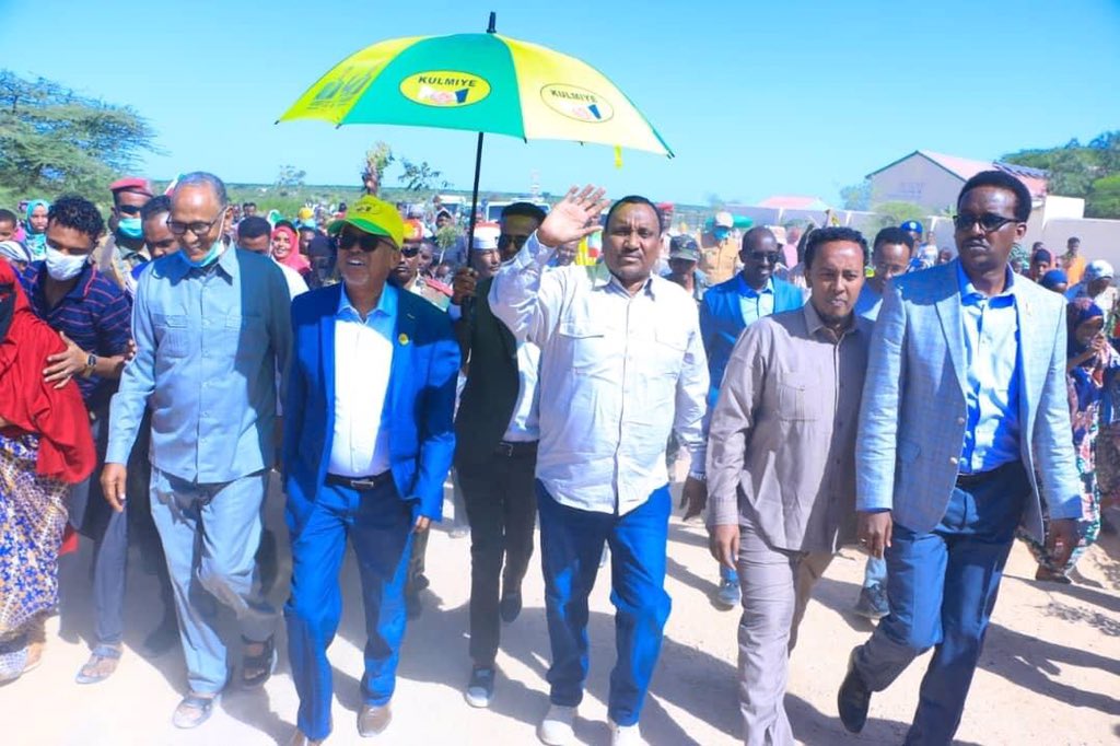 VPsomaliland's tweet photo. Aniga iyo wafti aan hogaaminayo oo kamid ah Wasiirada xukuumada Golaha Wasiiradda ayaa safar shaqo ugu baxay Degmooyinka Gobalada Awdal iyo Salal halkaa oo soodhawyn balaadhan noogu sameeyeen bulshada Deegaanka Quljeed. https://t.co/Fee0KFA3nD
