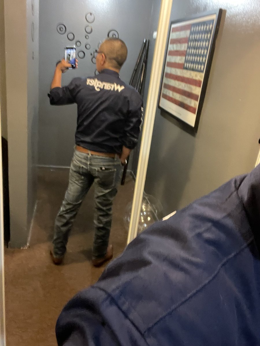 eray19's tweet photo. Switching style over casual to urban cowboy #cowboy #vaquero #sendraboots #wrangler https://t.co/odUpxs1PvW