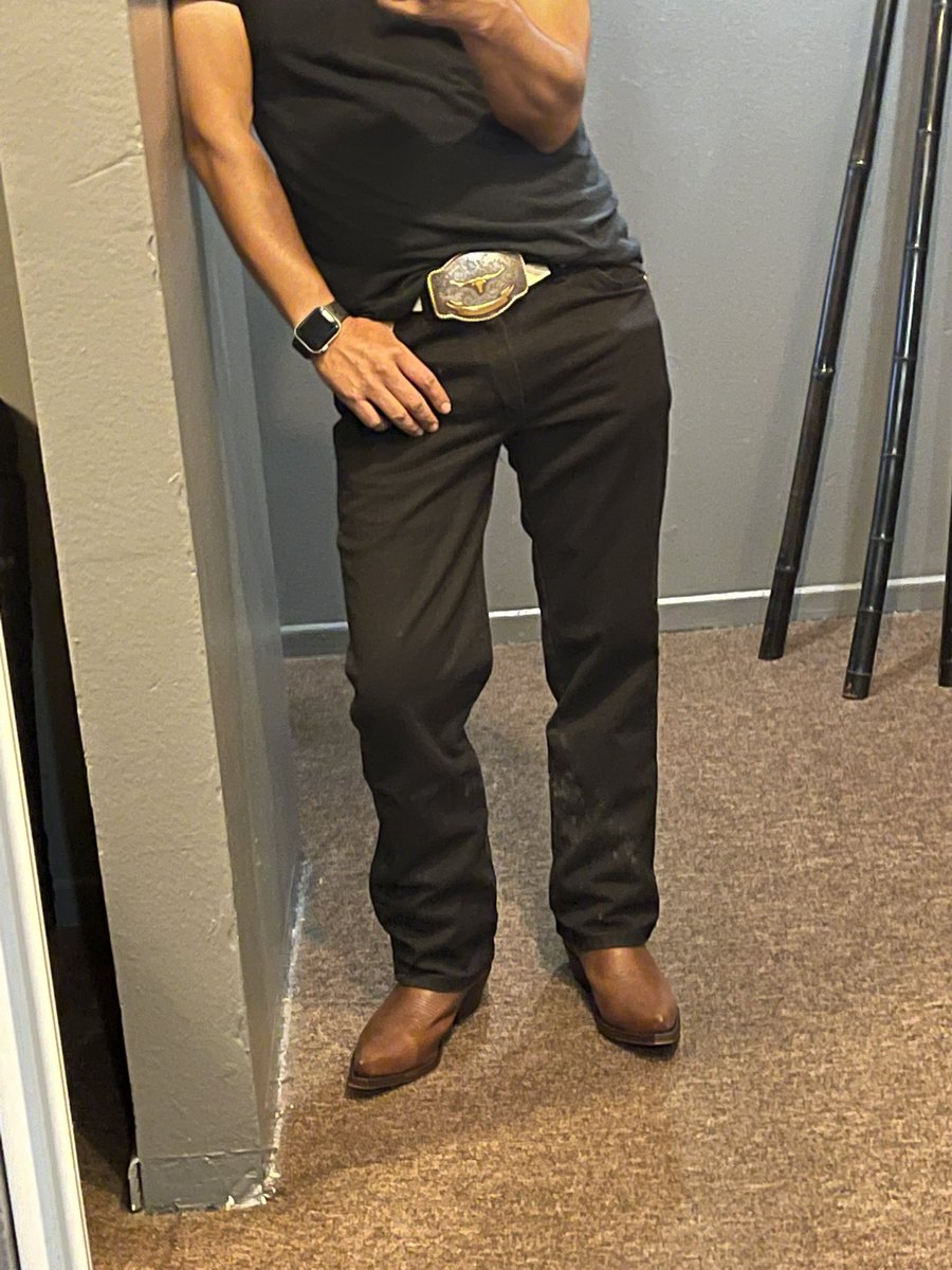 eray19's tweet photo. Switching style over casual to urban cowboy #cowboy #vaquero #sendraboots #wrangler https://t.co/odUpxs1PvW
