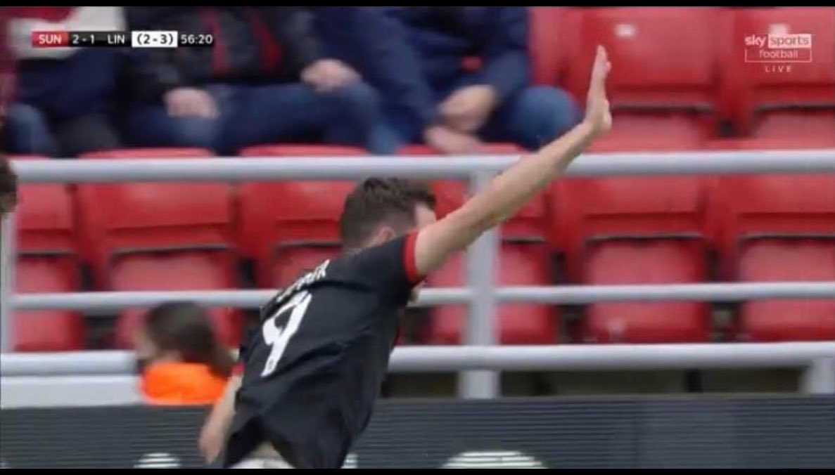 flynn260's tweet photo. We not gonna talk about how Tom Hopper scored the goal to keep Sunderland in league one and pulled out the Shearer celebration in front of the mackems?? 🤣🤣⚫️⚪️ #nufc #nufctakeover https://t.co/sQJiD7A7Yv