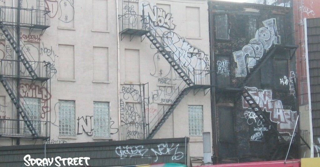 spraystreet's tweet photo. New York City 2004ish
.
#graffiti #spraystreet #artcrimes #tagging #throwups #newyorkcity #NYC #NYgraff #nycgraffiti https://t.co/fzRB6o9Ewo https://t.co/9kO9jELeEW