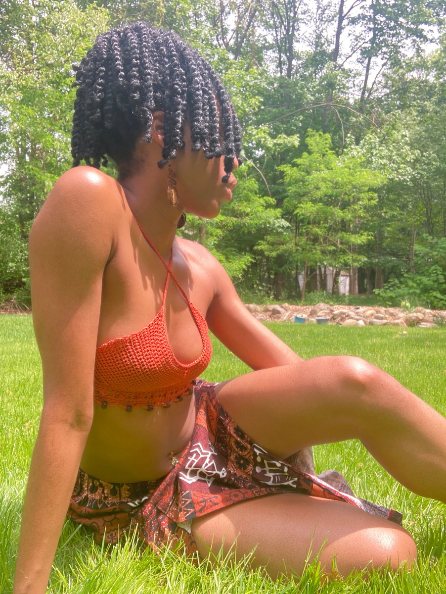 prettiayanna's tweet photo. your crush’s crush wears my clothes 🍊top by me (ig: 3rdhandcrochet) https://t.co/ziCO5YCnXi
