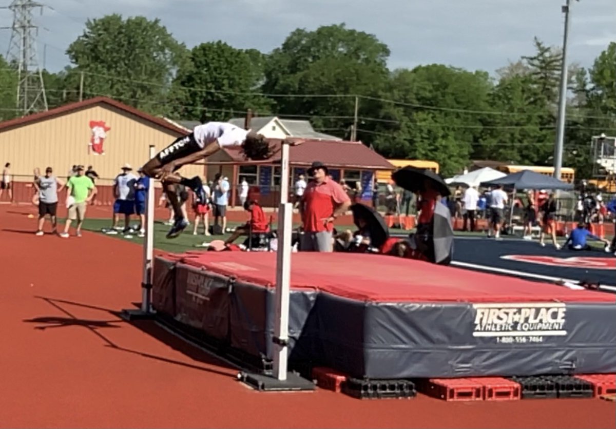 Hill5Coach's tweet photo. Congrats Tony Johnson for qualifying for state in the High Jump #AfftonMade #PurpleReign #PurplePride #StateBound @AFFTONATHLETICS @AdAffton @BeckyStigen @WrestlingAffton @AFFTONFB https://t.co/blIi3Dl0O5