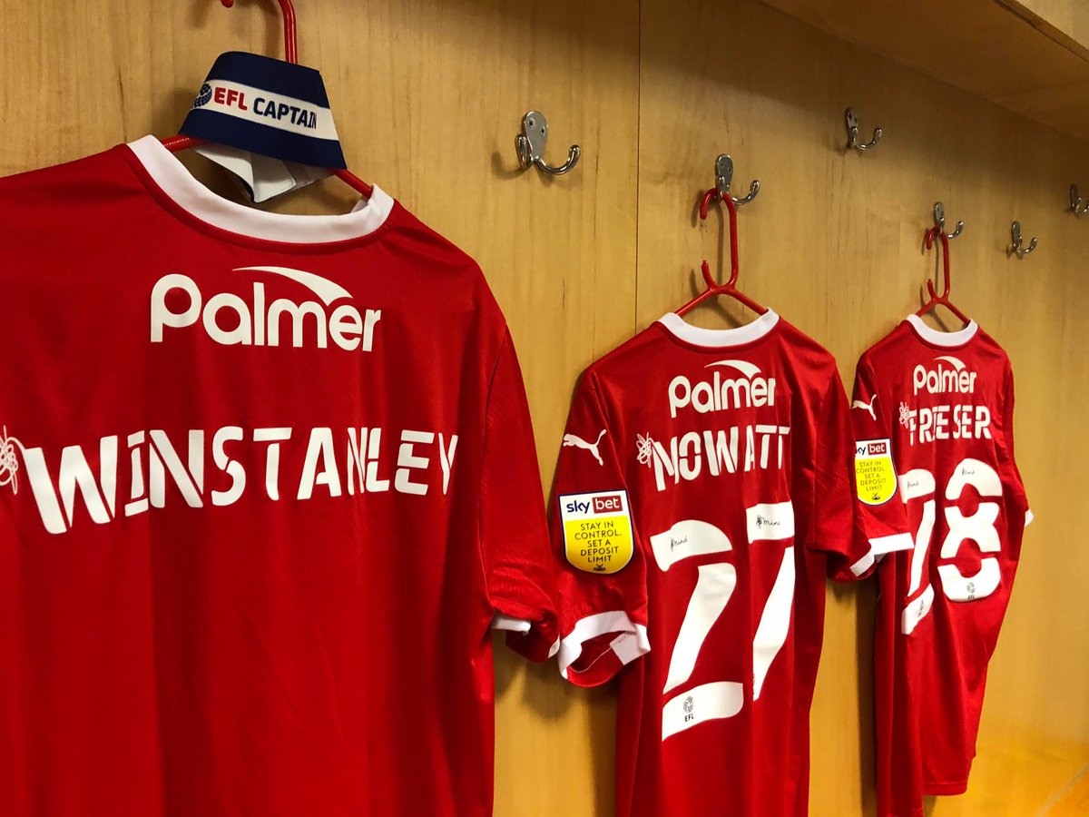 BarnsleyFC's tweet photo. 👊 ©️
#DoItForEric https://t.co/01x17OOttK